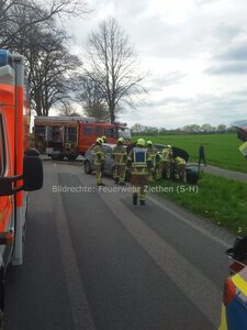 Feuerwehr Ziethen - Menschenrettung bei einem Verkehrsunfall auf der Bundesstraße 208